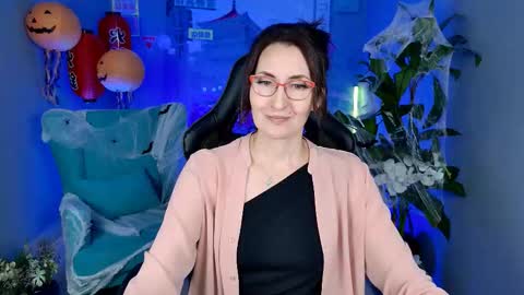 Snapshot of unatera chatting on October 20, 9:32 am UnaTera online show from October 20, 9:32 am