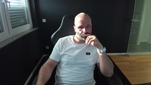 Snapshot of uncle_bear chatting on November 12, 9:53 am Uncle Bear online show from November 12, 9:53 am