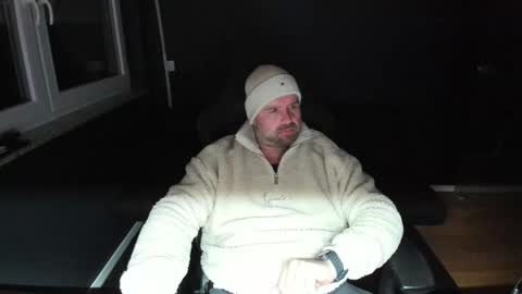 Snapshot of uncle_bear chatting on March 26, 9:31 pm Uncle Bear online show from March 26, 9:31 pm