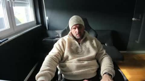 Snapshot of uncle_bear chatting on March 27, 8:48 am Uncle Bear online show from March 27, 8:48 am