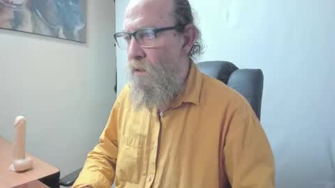 Snapshot of uncle_hottiecb chatting on March 3, 5:41 pm Uncle Hottie online show from March 3, 5:41 pm