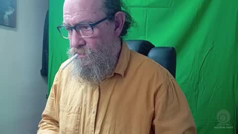 Snapshot of uncle_hottiecb chatting on March 23, 4:44 pm Uncle Hottie online show from March 23, 4:44 pm