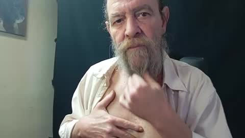 Snapshot of uncle_hottiecb chatting on April 10, 4:55 pm Uncle Hottie online show from April 10, 4:55 pm