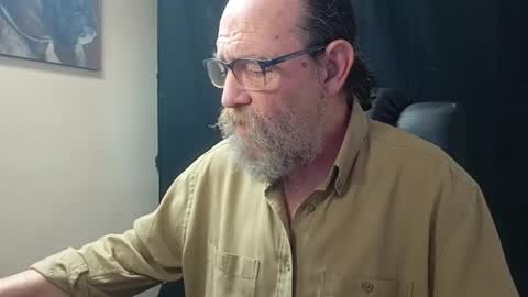 Snapshot of uncle_hottiecb chatting on April 13, 5:29 pm Uncle Hottie online show from April 13, 5:29 pm