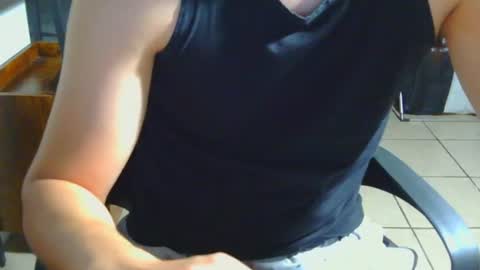 Snapshot of undressme_ chatting on July 15, 7:35 am UndressMe online show from July 15, 7:35 am