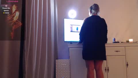 Snapshot of unfulfilledwife chatting on April 27, 9:46 pm Eva online show from April 27, 9:46 pm