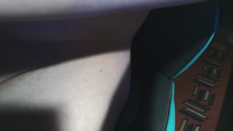 Snapshot of ungcouple21 chatting on December 6, 7:10 am ungcouple21 online show from December 6, 7:10 am