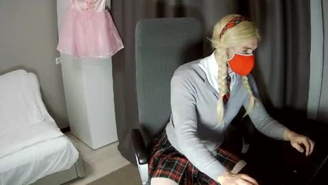 Snapshot of unicum2009 chatting on April 28, 7:19 pm Mylittlecute online show from April 28, 7:19 pm
