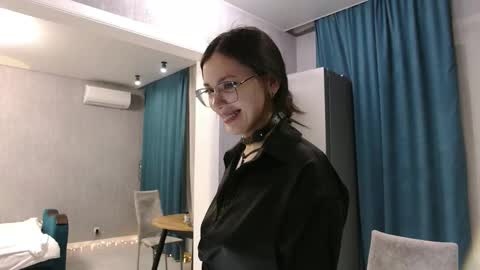 uninvited_raccoon online show from February 11, 9:09 pm