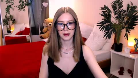 unreal_lady online show from June 24, 1:43 pm