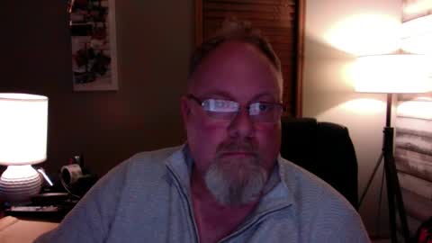 Snapshot of up2later chatting on December 6, 4:14 am up2later online show from December 6, 4:14 am