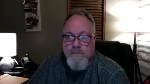 Snapshot of up2later chatting on December 8, 4:57 am up2later online show from December 8, 4:57 am