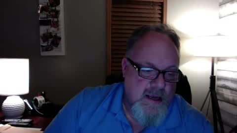 Snapshot of up2later chatting on December 18, 5:04 am up2later online show from December 18, 5:04 am