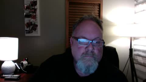 Snapshot of up2later chatting on December 19, 3:51 am up2later online show from December 19, 3:51 am