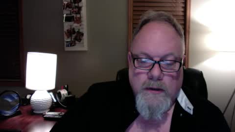 Snapshot of up2later chatting on January 7, 4:29 am up2later online show from January 7, 4:29 am