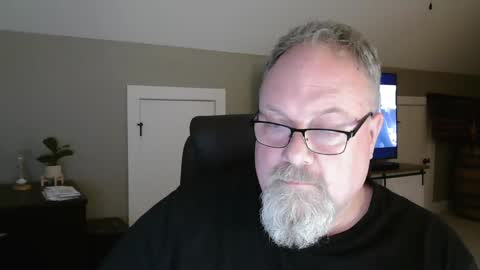 Snapshot of up2later chatting on January 19, 5:37 am up2later online show from January 19, 5:37 am