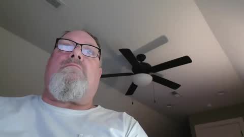 Snapshot of up2later chatting on January 24, 4:27 am up2later online show from January 24, 4:27 am