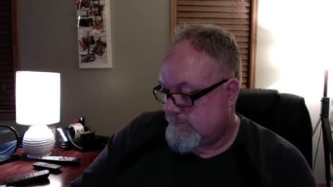 Snapshot of up2later chatting on February 5, 5:41 am up2later online show from February 5, 5:41 am