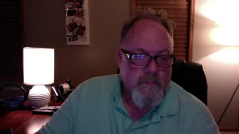 Snapshot of up2later chatting on February 20, 5:23 am up2later online show from February 20, 5:23 am