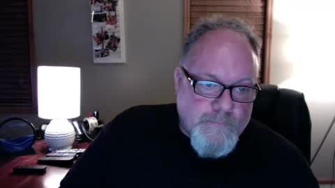 Snapshot of up2later chatting on February 24, 2:51 am up2later online show from February 24, 2:51 am