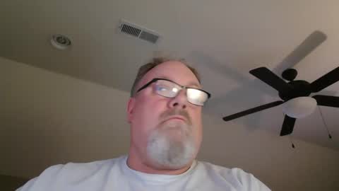 Snapshot of up2later chatting on March 10, 3:12 am up2later online show from March 10, 3:12 am