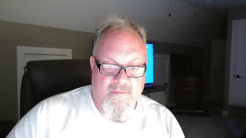 Snapshot of up2later chatting on September 27, 3:00 am up2later online show from September 27, 3:00 am