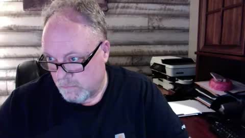 Snapshot of up2later chatting on December 3, 3:36 am up2later online show from December 3, 3:36 am