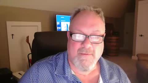 Snapshot of up2later chatting on March 9, 5:11 am up2later online show from March 9, 5:11 am