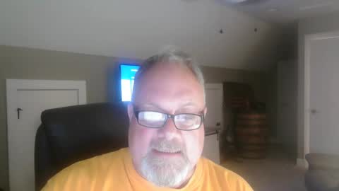 Snapshot of up2later chatting on April 9, 4:56 am up2later online show from April 9, 4:56 am