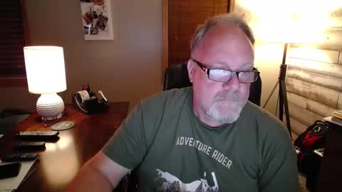 Snapshot of up2later chatting on May 27, 5:04 am up2later online show from May 27, 5:04 am