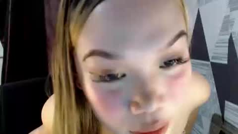 Snapshot of ur_anarosesexdoll chatting on October 14, 6:52 pm anarose online show from October 14, 6:52 pm