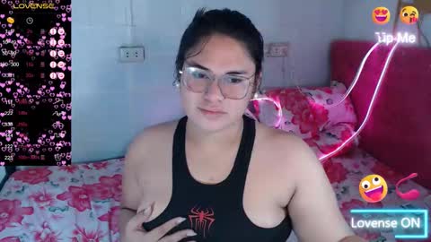 Snapshot of ur_baby_rebbecca chatting on December 13, 1:37 am SINGLE online show from December 13, 1:37 am
