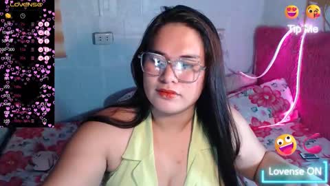Snapshot of ur_baby_rebbecca chatting on December 13, 8:41 am SINGLE online show from December 13, 8:41 am