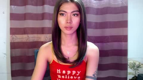Snapshot of ur_extra_petite chatting on June 23, 10:57 am online show from June 23, 10:57 am