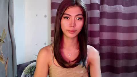 Snapshot of ur_extra_petite chatting on June 25, 5:50 pm online show from June 25, 5:50 pm