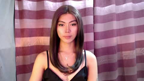 Snapshot of ur_extra_petite chatting on June 26, 11:25 am online show from June 26, 11:25 am