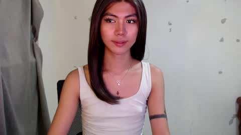 Snapshot of ur_extra_petite chatting on July 7, 2:54 pm online show from July 7, 2:54 pm
