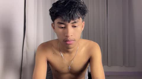 ur_fuckerbttm online show from November 24, 12:05 pm