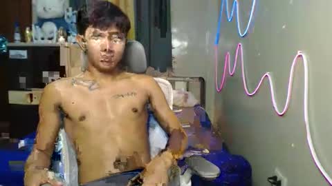 Snapshot of ur_hottestjonny chatting on June 11, 12:32 am jonny online show from June 11, 12:32 am
