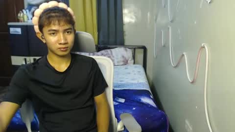 Snapshot of ur_hottestjonny chatting on June 16, 11:46 am jonny online show from June 16, 11:46 am