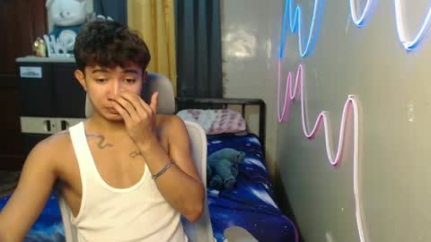 Snapshot of ur_hottestjonny chatting on June 20, 12:58 am jonny online show from June 20, 12:58 am