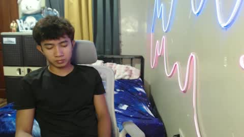 Snapshot of ur_hottestjonny chatting on June 21, 11:35 am jonny online show from June 21, 11:35 am