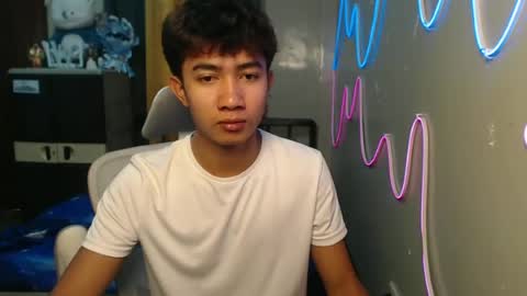 Snapshot of ur_hottestjonny chatting on June 21, 11:40 pm jonny online show from June 21, 11:40 pm