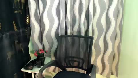 Snapshot of ur_jadelover chatting on June 17, 8:17 am JADE online show from June 17, 8:17 am