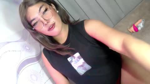 Snapshot of ur_krissyxxx chatting on May 6, 6:35 pm kriss online show from May 6, 6:35 pm