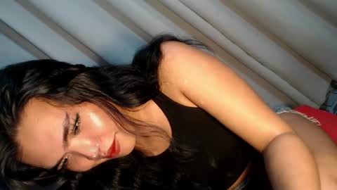 Snapshot of ur_krissyxxx chatting on June 5, 6:52 am kriss online show from June 5, 6:52 am