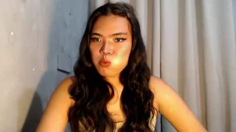 Snapshot of ur_krissyxxx chatting on July 11, 2:14 am kriss online show from July 11, 2:14 am