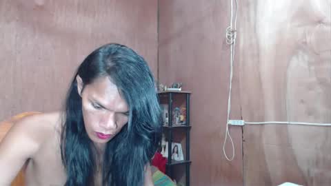 Snapshot of ur_prescious_xxx chatting on May 11, 2:17 am Ur Lovely Pricious online show from May 11, 2:17 am