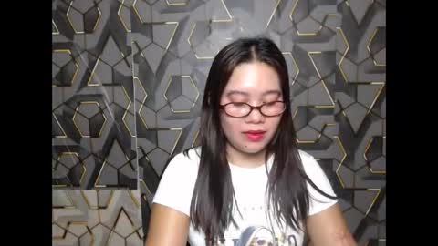 Snapshot of ur_prettychelsie18 chatting on June 4, 11:27 am ur_prettychelsie18 online show from June 4, 11:27 am