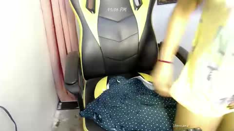 ur_small_girl online show from November 6, 3:35 pm